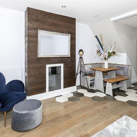 Lovely 2-Bed In Windsor Free Parking, 1 Mile From Legoland المظهر الخارجي الصورة