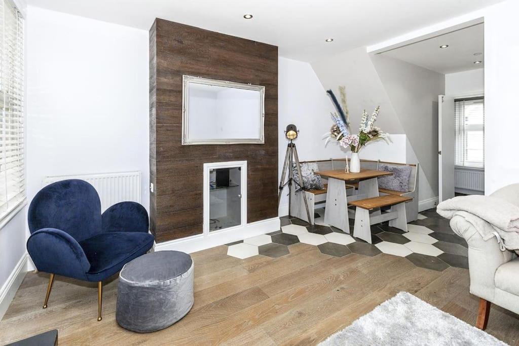 Lovely 2-Bed In Windsor Free Parking, 1 Mile From Legoland المظهر الخارجي الصورة